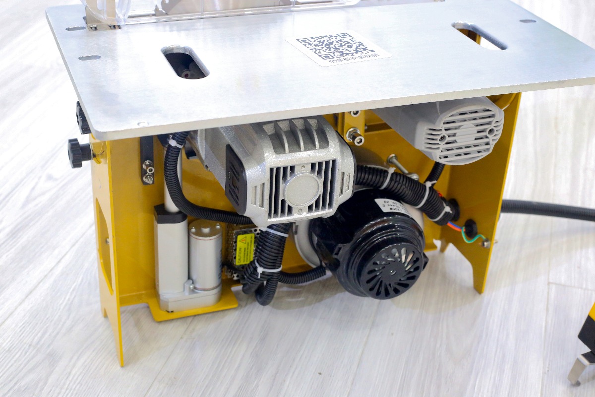 منشار طاولة أفقي خالٍ من الغبا - مراجعة Woodworking Machinery وسعره