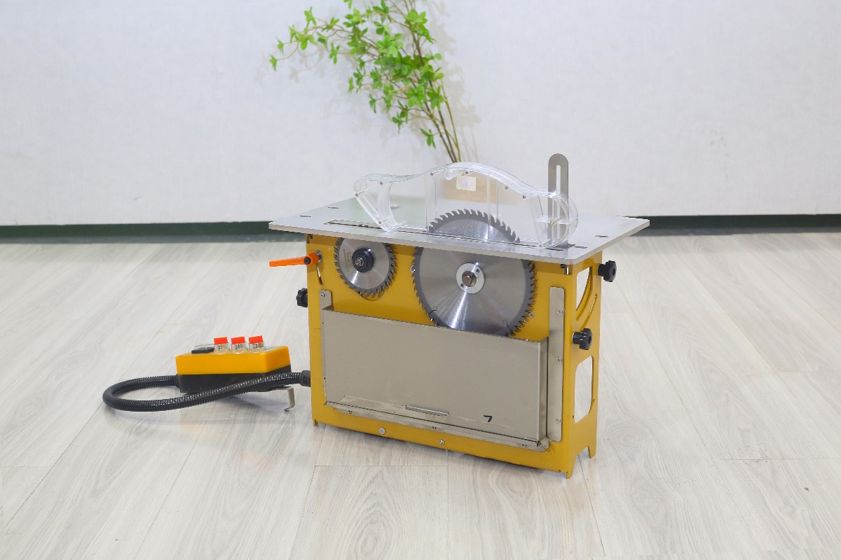 منشار طاولة أفقي خالٍ من الغبا - مراجعة Woodworking Machinery وسعره